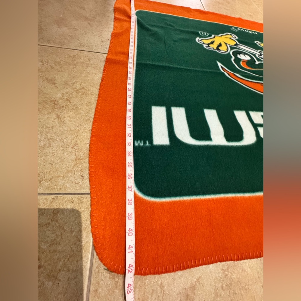 University of Miami Fleece Blanket. - Picture 7 of 7